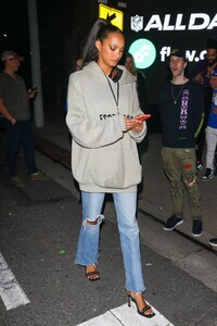 Lais_Ribeiro_Leaves_Super_Bowl_Eve_at_Drake___s_Event_in_West_Hollywood_02-12-2022__3_.jpg