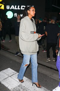 Lais_Ribeiro_Leaves_Super_Bowl_Eve_at_Drake___s_Event_in_West_Hollywood_02-12-2022__4_.jpg