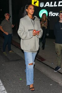 Lais_Ribeiro_Leaves_Super_Bowl_Eve_at_Drake___s_Event_in_West_Hollywood_02-12-2022__7_.jpg