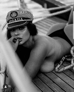 Lily.thumb.jpg.aea22aa9ef108e1e55ed984f964caabb.jpg