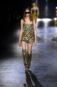 Roberto-Cavalli-RTW-F22-GG-38.thumb.webp.0990e07e0e317f676ffc709a8ed814aa.webp