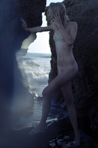 Steffi-Cook-by-Damien-Vignaux-023.thumb.jpg.1c4e36e78c1a7543d6687fa77262522c.jpg