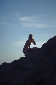Steffi-Cook-by-Damien-Vignaux-026.thumb.jpg.fe66ddcdd68fa394e455d2ce4eb1b87b.jpg