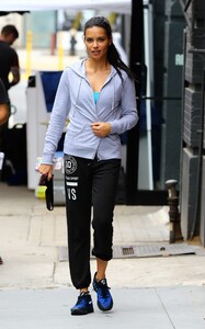 adriana-lima-at-a-gym-session-photoshoot-in-new-york-09-062016_24.jpg