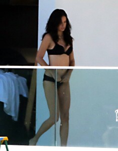 adriana-lima-at-victoria-s-secret-photoshoot-in-miami_12.jpg
