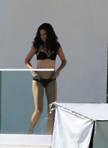 adriana-lima-at-victoria-s-secret-photoshoot-in-miami_13.jpg