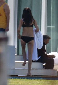 adriana-lima-at-victoria-s-secret-photoshoot-in-miami_15.jpg