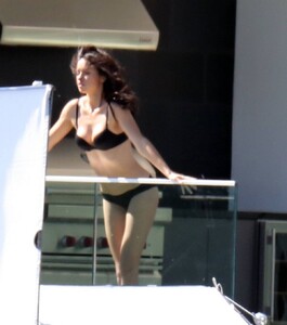 adriana-lima-at-victoria-s-secret-photoshoot-in-miami_3.jpg