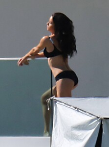 adriana-lima-at-victoria-s-secret-photoshoot-in-miami_7.jpg