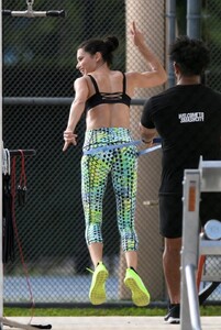 adriana-lima-shooting-workout-scene-for-victoria-s-secret-11-14-2016_13.jpg