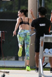 adriana-lima-shooting-workout-scene-for-victoria-s-secret-11-14-2016_14.jpg