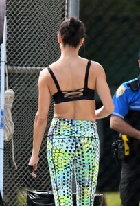 adriana-lima-shooting-workout-scene-for-victoria-s-secret-11-14-2016_15.jpg