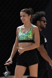 adriana-lima-shooting-workout-scene-for-victoria-s-secret-11-14-2016_5.jpg