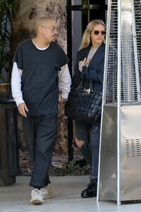 ashlee-simpson-and-evan-ross-bel-air-hotel-12-12-2021-5.jpg