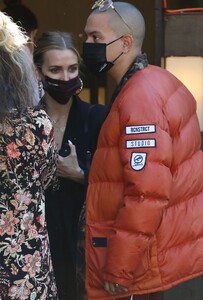 ashlee-simpson-heading-to-a-sushi-lunch-in-los-angeles-11-24-2021-0.jpg