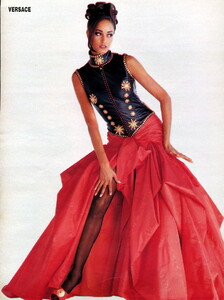 bb_AnneFiona_1992_07_VERSACE_HC_FW92_HOLA_010.thumb.jpg.529e283786f3727f5b7962e12f1ef908.jpg