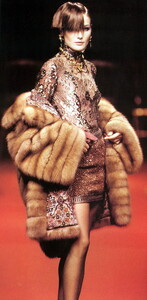 bb_CarlaBruni_1994_07_DIOR_HC_FW94_BOOK_MODA_011.thumb.jpg.76c6d2ab04412af6d8584057bf677b7d.jpg