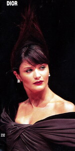 bb_HelenaChristensen_1995_07_DIOR_HC_FW95_030.thumb.jpg.d61eb1d3da2464d87c38c2a22402a491.jpg