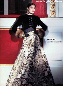 bb_ID1_1992_07_VALENTINO_HC_FW92_HOLA_010a.thumb.jpg.d77f8324fc7204fb2d92ebca6ff81e68.jpg