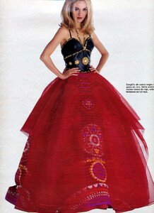 bb_ID_1992_07_VERSACE_HC_FW92_HOLA_201a.thumb.jpg.0fd4b295cc3c3d0e69a54929cf544fc0.jpg