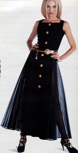 bb_ID_1992_07_VERSACE_HC_FW92_HOLA_310.thumb.jpg.f2c15d36e2e864cb632e0ac7161fcff9.jpg