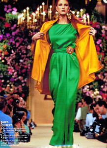 bb_ID_1992_07_YSL_HC_FW92_HOLA_011.thumb.jpg.7dc94c1cc7f8b01cfa693d9edc40e5e5.jpg