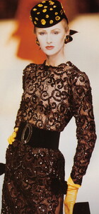 bb_ID_1994_07_GIVENCHY_HC_FW94_BOOK_MODA_010.thumb.jpg.535ada1893d4938ba2223d40b264b261.jpg