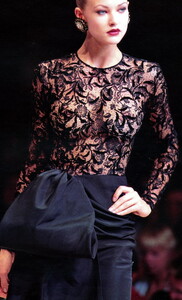 bb_ID_1995_07_GIVENCHY_HC_FW95_110.thumb.jpg.72f7c95d488f9cca21533a388f3f0580.jpg