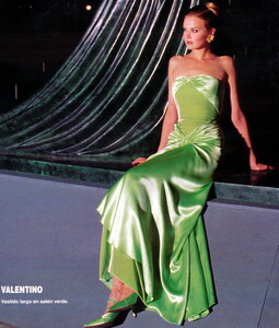 bb_ID_1995_07_VALENTINO_HC_FW95_130.thumb.jpg.775113a4f06c259af428a964071fcf15.jpg