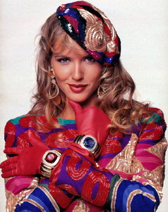 bb_JuditMasco_1992_07_BIO_VALENTINO_HC_FW92_HOLA_031a.thumb.jpg.4d05b521fc1f1d7bc42bc1440559c98e.jpg