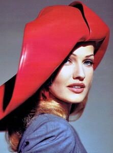 bb_KarenMulder_1992_07_BIO_DIOR_HC_FW92_HOLA_011.thumb.jpg.434cc063159ee91607c3cc686f38b716.jpg