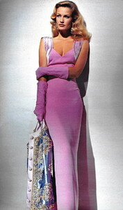 bb_KarenMulder_1992_07_BIO_VALENTINO_HC_FW92_HOLA_010.thumb.jpg.259bc2b39964eb23c017795b836369cf.jpg