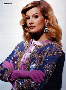 bb_KarenMulder_1992_07_BIO_VALENTINO_HC_FW92_HOLA_012a.thumb.jpg.48f9bcc2d092951a47b5c8e61637392d.jpg