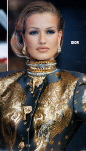 bb_KarenMulder_1992_07_DIOR_HC_FW92_HOLA_610.thumb.jpg.3a9bc6ce0129d8d7fe46b8af17c63d5e.jpg