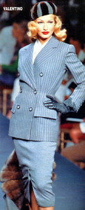 bb_KarenMulder_1992_07_VALENTINO_HC_FW92_HOLA_010.thumb.jpg.5f85fed4128c532a8fb4a286cb69a1c3.jpg