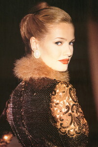 bb_KarenMulder_1994_07_SARLI_HC_FW94_COVER_BOOK_MODA_19_030.thumb.jpg.18e7394163f2812acca93b6857cad385.jpg