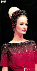 bb_KarenMulder_1995_07_DIOR_HC_FW95_035.thumb.jpg.56dd86c4c4e2bc1379000dc34c54d383.jpg