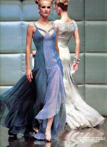 bb_KarenMulder_1995_07_VALENTINO_HC_FW95_020.thumb.jpg.b30afb466363032a711d50c6739e0710.jpg