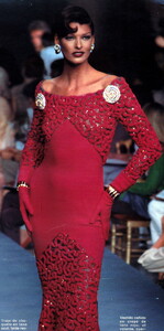 bb_LindaEvangelista_1992_07_VALENTINO_HC_FW92_HOLA_121a.thumb.jpg.122f7656ad9e7cf5c95ca7325c77174f.jpg