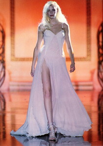 bb_NadjaAuermann_1994_07_VERSACE_HC_FW94_BOOK_MODA_010.thumb.jpg.25e54d66644ed917775bf04c91c13728.jpg