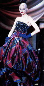 bb_NadjaAuermann_1995_07_DIOR_HC_FW95_018c.thumb.jpg.0a7adcd55e955a4641ad00dd969a216b.jpg