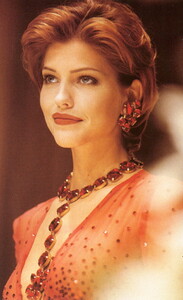 bb_TriciaHelfer_1994_07_GIVENCHY_HC_FW94_BOOK_MODA_010.thumb.jpg.f52b42532ffd7b355ebe19a476c3ba47.jpg