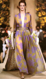 bb_ValerieJean_1994_07_YSL_HC_FW94_BOOK_MODA_020.thumb.jpg.d473b1b85121f8972798be1644345d1b.jpg