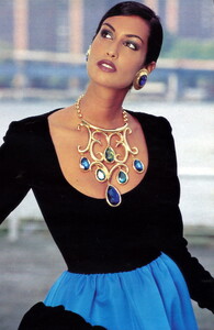 bb_YasmeenGhauri_1995_07_YASMEEN_GIVENCHY_HC_FW95_012.thumb.jpg.366f6e5af7fbfae29f6d4649c9640b8e.jpg