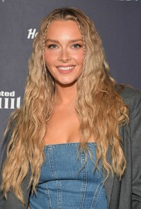 camille_kostek_-_in_hollywood_20220211__1_.jpg