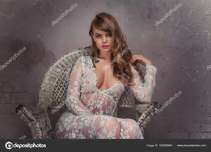 depositphotos_165569960-stock-photo-pretty-woman-portrait.thumb.jpg.88ebc8d40bd31455c3eefd3fe06e812f.jpg