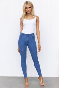 ella-302_1_1.jpg