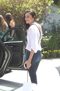 gal-gadot-at-instyle-s-day-of-indulgence-party-in-brentwood-08-13-2017_11.jpg