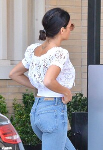 jenna-dewan-tatum-casual-style-shopping-at-barney-s-new-york-in-beverly-hills-4-26-2016-22.jpg