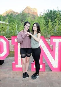 laura-marano-vanessa-marano-victorias-secret-pink-1.jpg